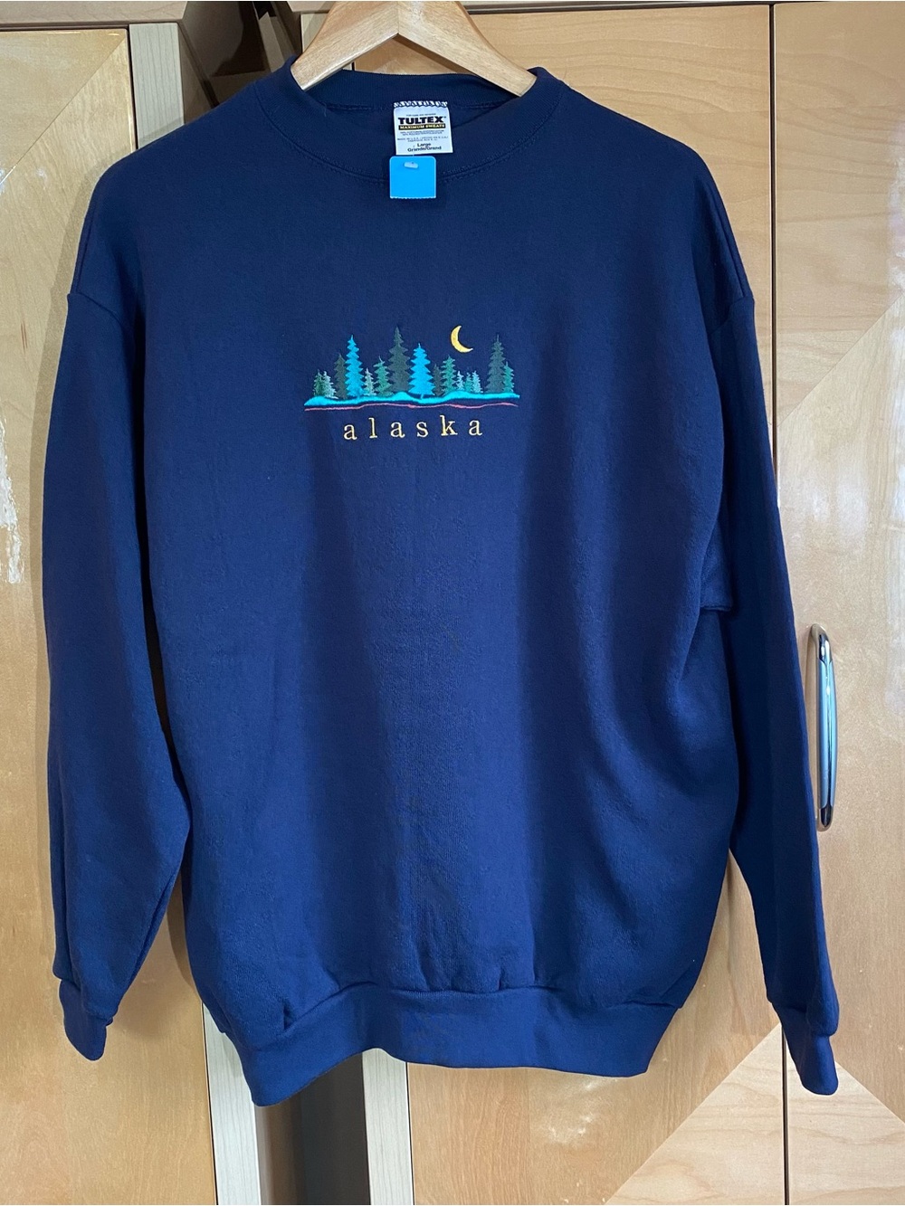 VTG Tultex Sweatshirt Navy Alaska Embroidered Tourist Shirt Size Large Unisex